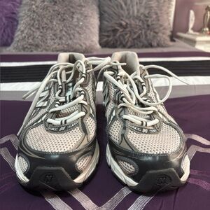 New Balance Men’s gray and White mesh Sneakers, sz 11.5 in good condition